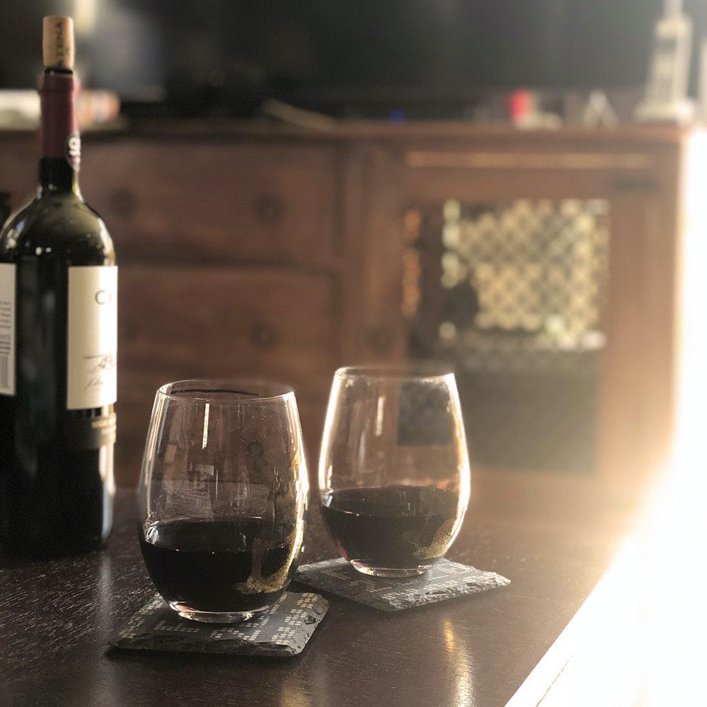 These natural slate coasters are the ideal addition when complimenting any dinnerware or table settings, these coasters also come with anti slip rubber feet preventing your tables from any marks and scratches. Art Deco, Arts and Crafts, Folkloric and RoeE