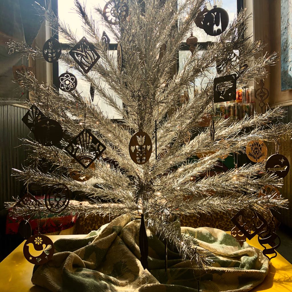 Our antique christmas tree covered with beautiful hardwood ornaments in walnut and maple.  Arts and Crafts  style, Art Deco style, Flolkloric style, Holly Jolly vintage silhouette and Atomic style mid-century modern styled ornaments.